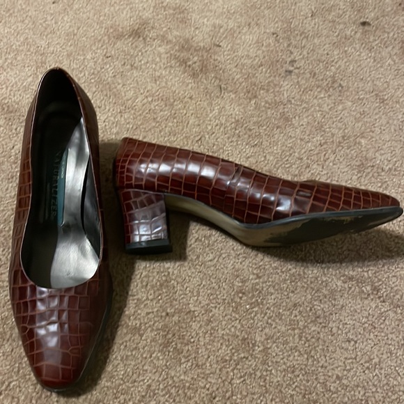 naturalizer heels - Picture 2 of 3